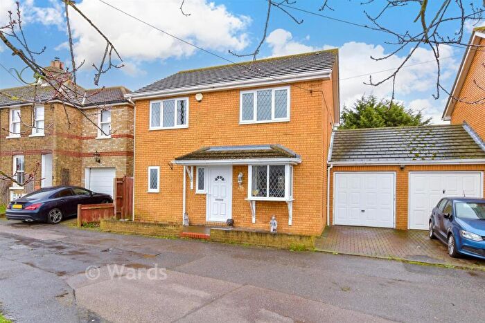 3 Bedroom Detached House For Sale In Grain Road, Middle Stoke, Rochester, Kent, ME3