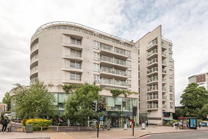 2 Bedroom Flat To Rent In Upper Richmond Road, East Putney, London, SW15