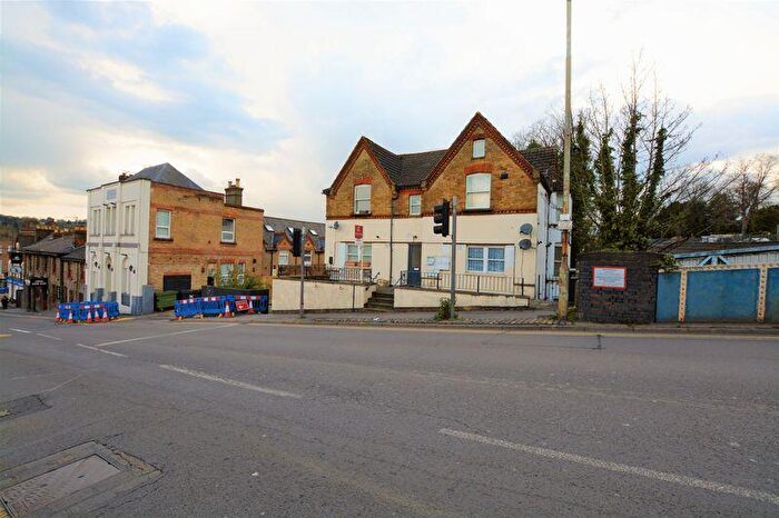 1 Bedroom Flat To Rent In Amersham Hill, High Wycombe, HP13