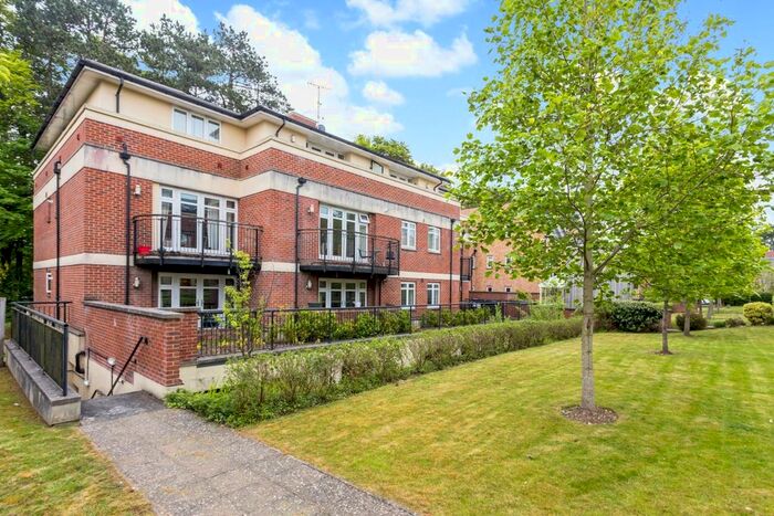 2 Bedroom Flat To Rent In Fraser Gardens, Winchester, SO22