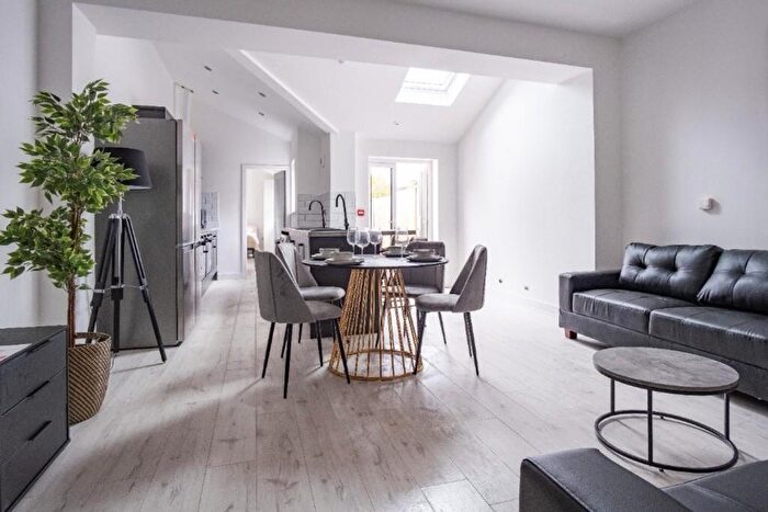 6 Bedroom House To Rent In Boultham Avenue, Lincoln, LN5