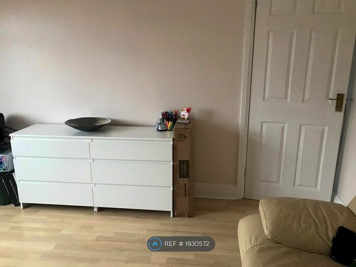 1 Bedroom Flat To Rent In Hinton Avenue, Hounslow, TW4