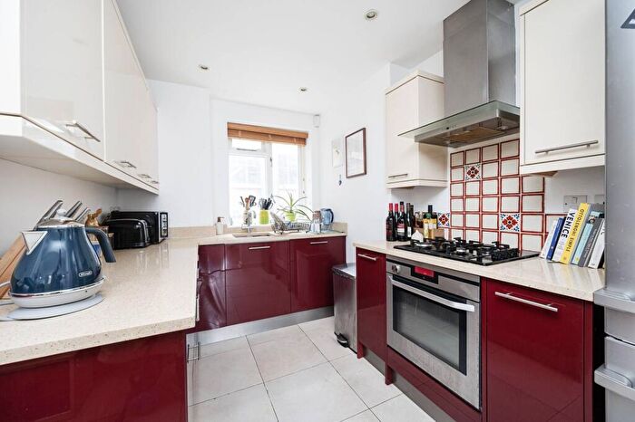 2 Bedroom Flat For Sale In Corfield Street, Bethnal Green, London, E2
