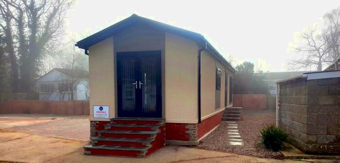 2 Bedroom Mobile/park Home For Sale In Shirkoak Park, Woodchurch, Ashford, TN26