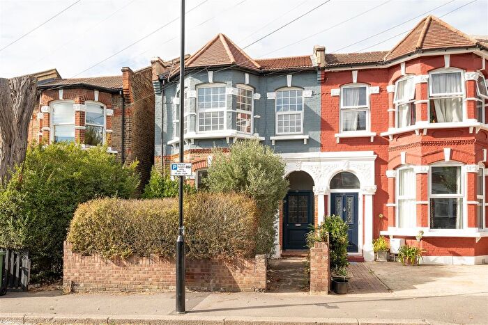 3 Bedroom Flat For Sale In Chadwick Road, Leytonstone, E11