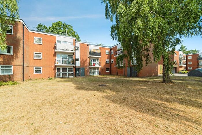 2 Bedroom Flat For Sale In Ingleside Drive, Stevenage, SG1