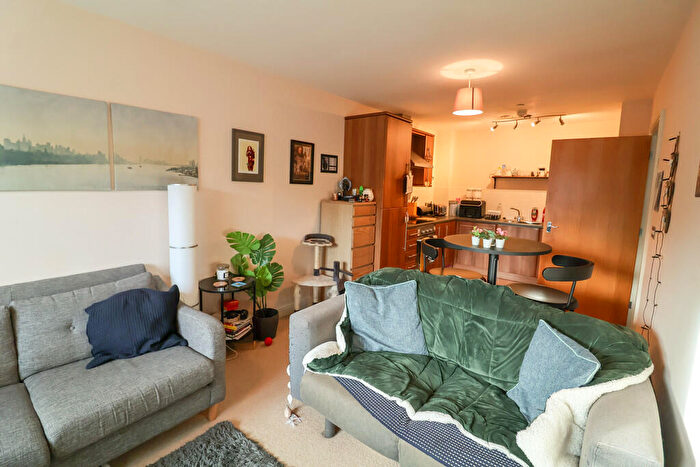 2 Bedroom Apartment For Sale In Wren Nest Mill, Glossop, SK13