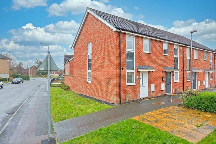 2 Bedroom End Of Terrace House To Rent In Diamond Close, Sittingbourne, Kent, ME10