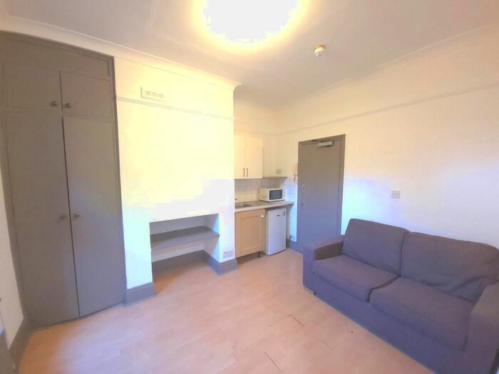 Studio To Rent In Lyncroft Gardens, London, NW6