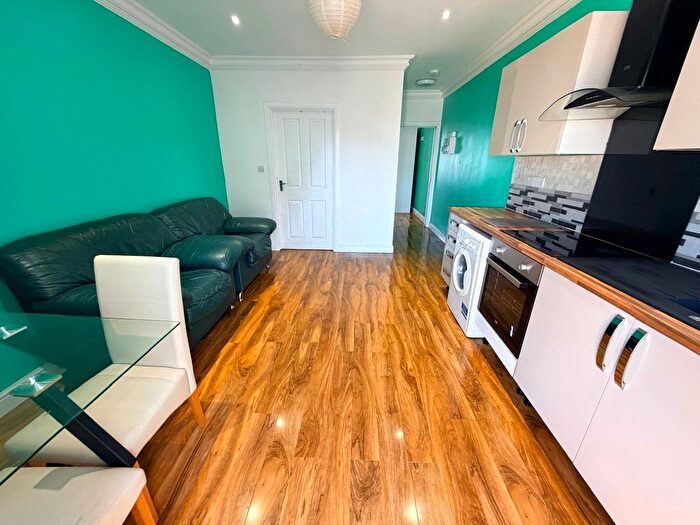 1 Bedroom Flat To Rent In Temple Avenue, Dagenham, RM8