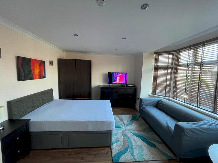 Studio To Rent In Westminster Gardens, Barkingside, IG6