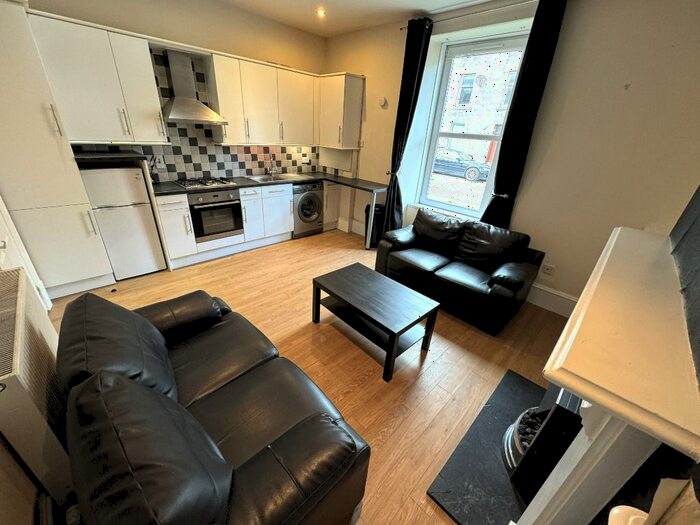 2 Bedroom Flat To Rent In Summerfield Terrace, City Centre, Aberdeen, AB24