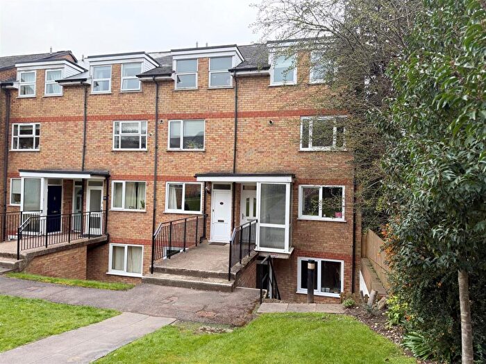 2 Bedroom Apartment For Sale In Lincoln Court, Berkhamsted, HP4