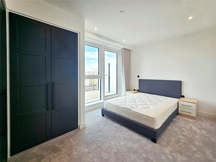 1 Bedroom Flat To Rent In Brook Street, Kingston Upon Thames, KT1