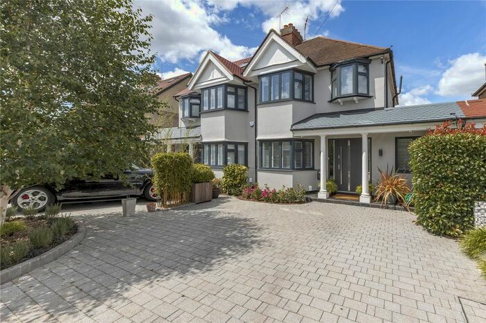 3 Bedroom Semi-Detached House To Rent In Glebe Gardens, New Malden, KT3