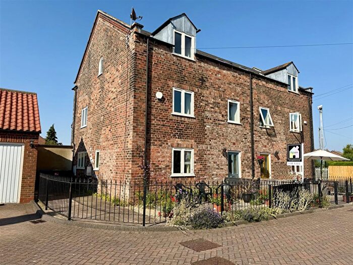 4 Bedroom Semi-detached House For Sale In Old Chapel, Cliffe, YO8