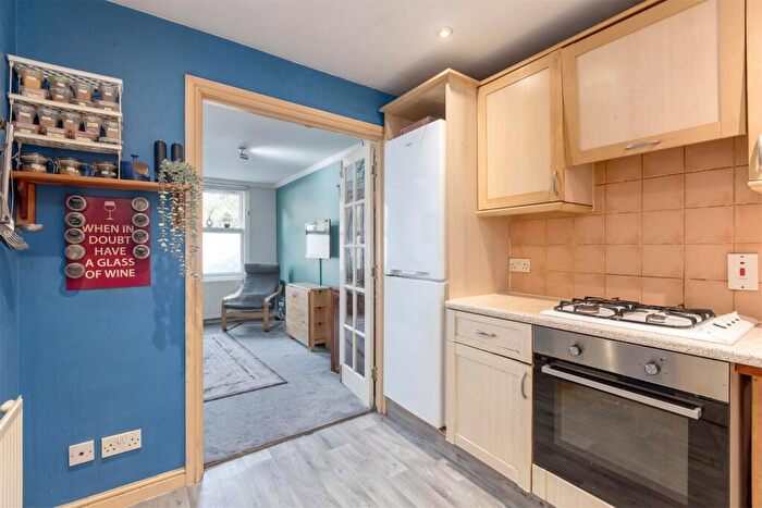1 Bedroom Flat For Sale In Kirkwood Place, Meadowbank, Edinburgh, EH7