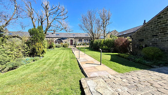 4 Bedroom Character Property For Sale In Running Hill Farm Dobcross, OL3