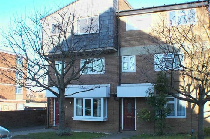 1 Bedroom Flat To Rent In Alcester Road, Wallington, Surrey, SM6