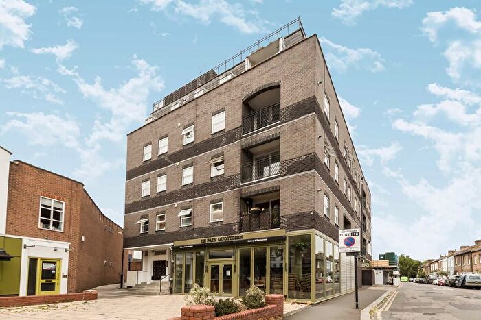 2 Bedroom Flat To Rent In Chiswick High Road, London, W4