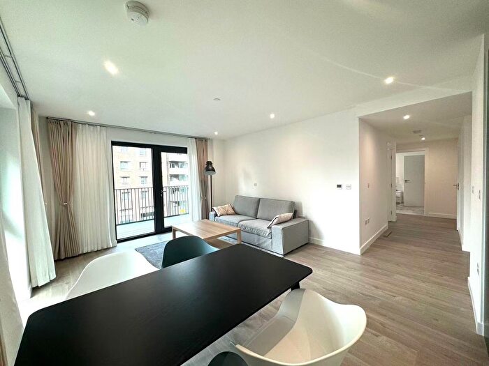 2 Bedroom Flat To Rent In Darter House, Anax Street, London, N4