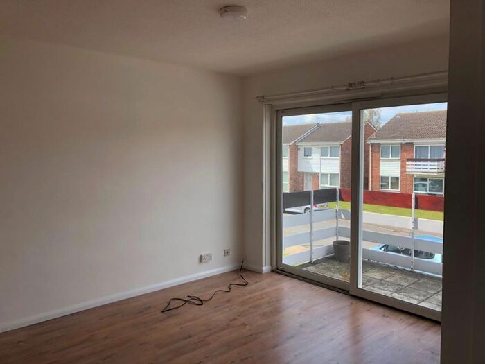 2 Bedroom Flat To Rent In Pennine Way, Hayes, UB3