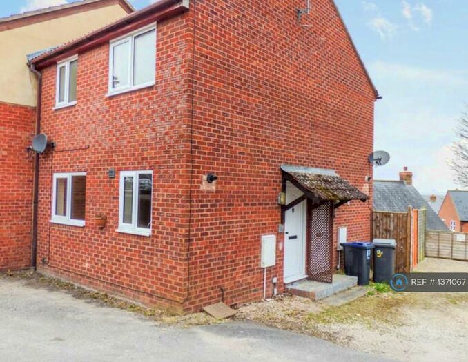 1 Bedroom Semi-Detached House To Rent In Bratton Road, Westbury, BA13