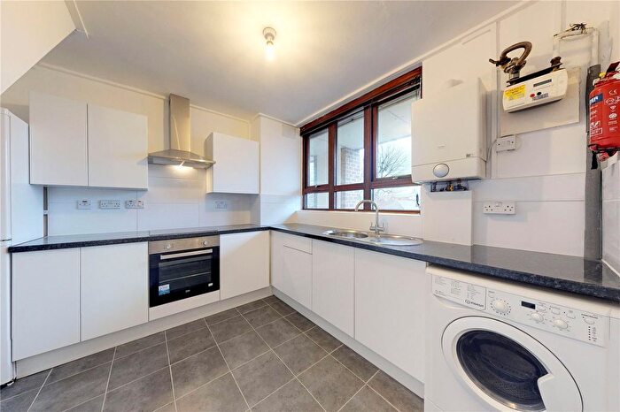 3 Bedroom Flat To Rent In Purcell Street, Hoxton, London, N1