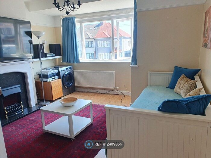 2 Bedroom Maisonette To Rent In Marlborough Hill, Harrow, HA1