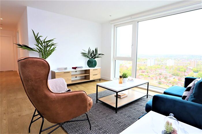 3 Bedroom Flat To Rent In Chapel Street, Salford, M3