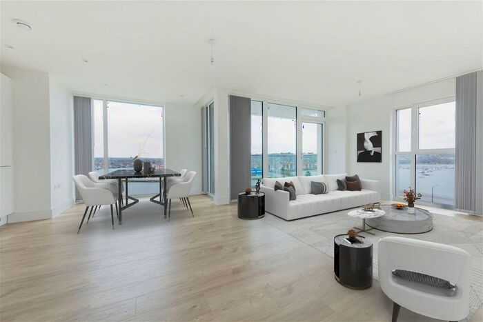 2 Bedroom Flat To Rent In Granada House Meridian Way, Southampton, Hampshire, SO14