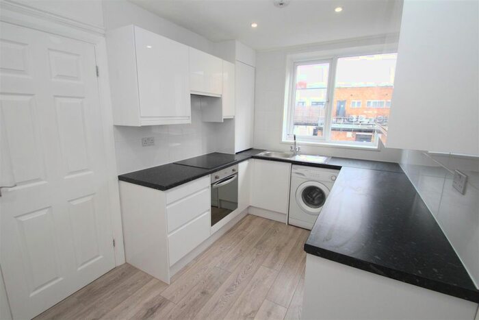 2 Bedroom Flat To Rent In Waterhouse Street, Hemel Hempstead HP1