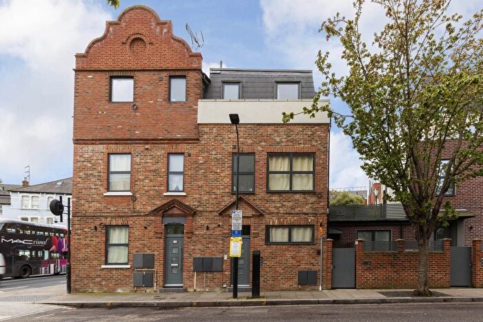 1 Bedroom Flat To Rent In Macfarlane Road, London, W12