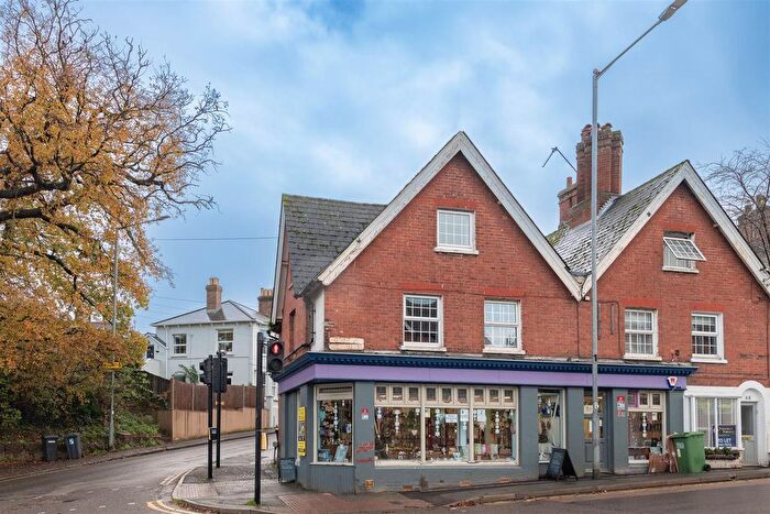 2 Bedroom Flat To Rent In New Town, Uckfield, TN22