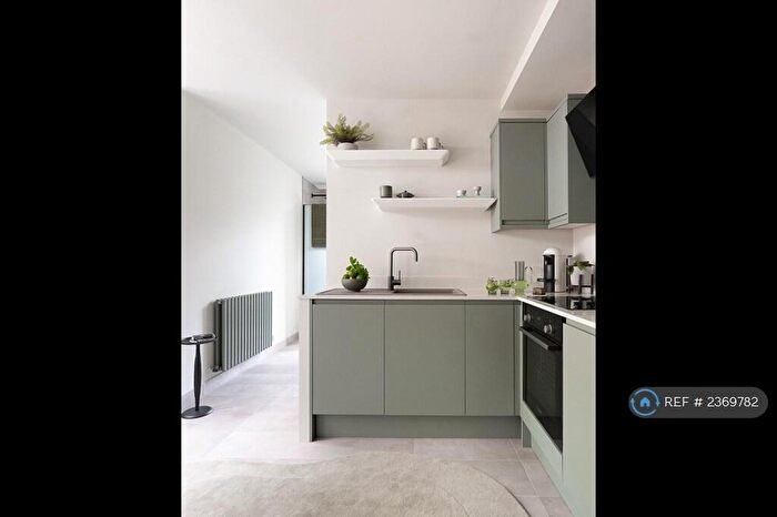 Studio To Rent In Raleigh Road, London, N8