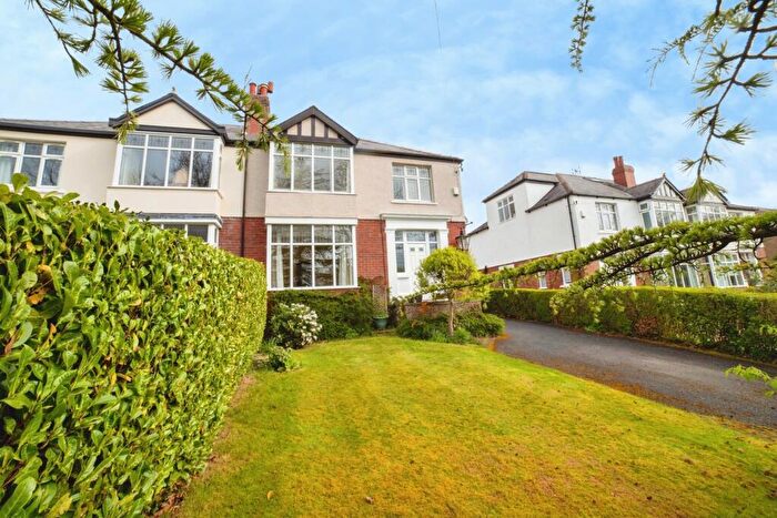 4 Bedroom Semi-Detached House For Sale In Whirlowdale Road, Sheffield, S11