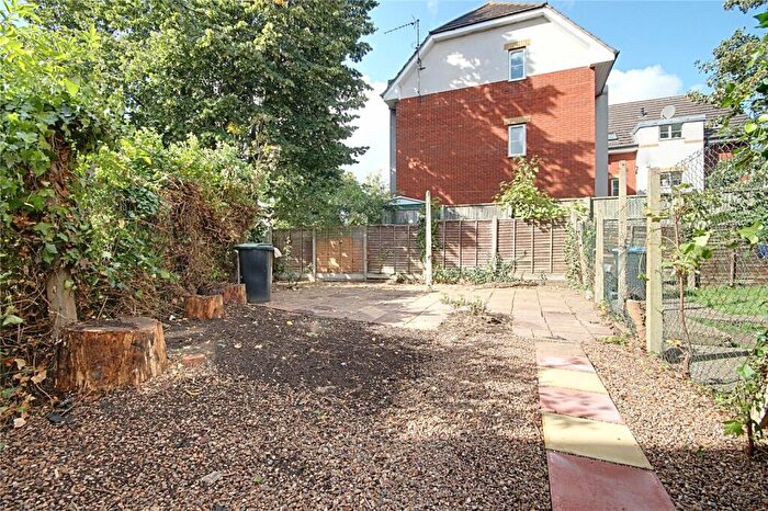 2 Bedroom Maisonette To Rent In Eagle Close, Enfield, Greater London, EN3