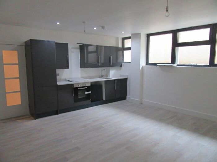 2 Bedroom Flat To Rent In Hertford Road, Enfield, EN3