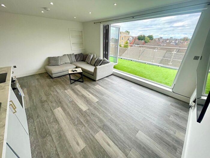 2 Bedroom Flat To Rent In Alma Street, Luton, LU1
