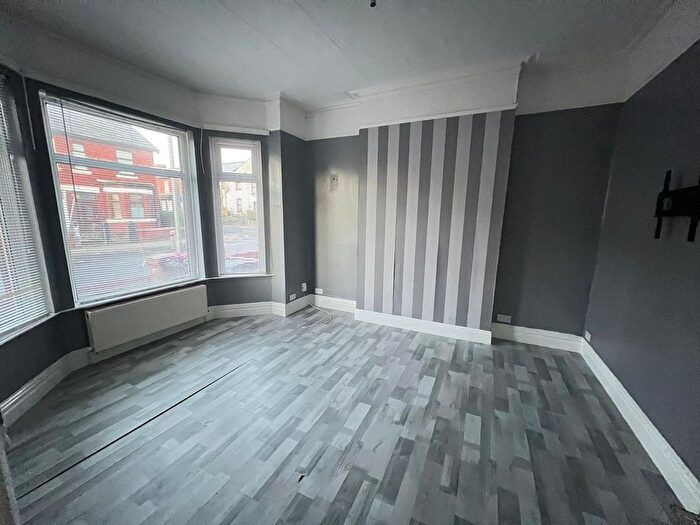 5 Bedroom Semi-Detached House To Rent In Chadwick Road, Manchester, M30