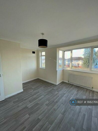 2 Bedroom Semi-Detached House To Rent In Sundon Park Road, Luton, LU3