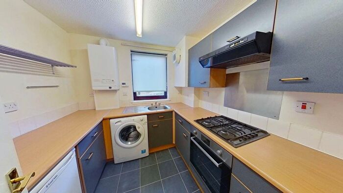 1 Bedroom Flat To Rent In Middlesex Gardens, Kinning Park, Glasgow, G41