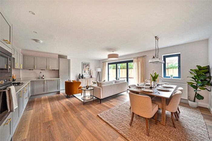 2 Bedroom Flat For Sale In Carlton Road, Woking, Surrey, GU21