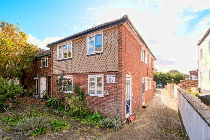 2 Bedroom Ground Maisonette To Rent In Grove Hill, London, E18