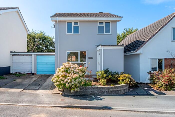 3 Bedroom Link Detached House For Sale In Little Moor Close, West Yelland, Barnstaple, Devon, EX31