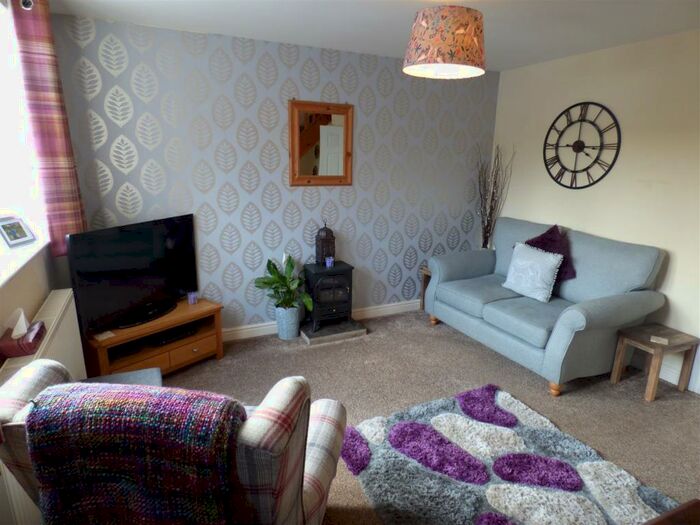 2 Bedroom Town House To Rent In Nile Street, Cross Roads, Haworth, BD22