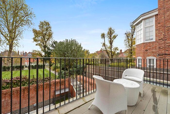 2 Bedroom Apartment To Rent In Lyndhurst Road, Hampstead, London, NW3