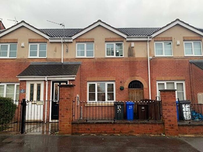 3 Bedroom Terraced House To Rent In Stirling Way, Sheffield, S2