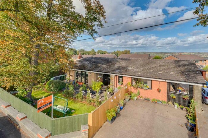 4 Bedroom Detached Bungalow To Rent In Chapel Lane, Thornhill, WF12