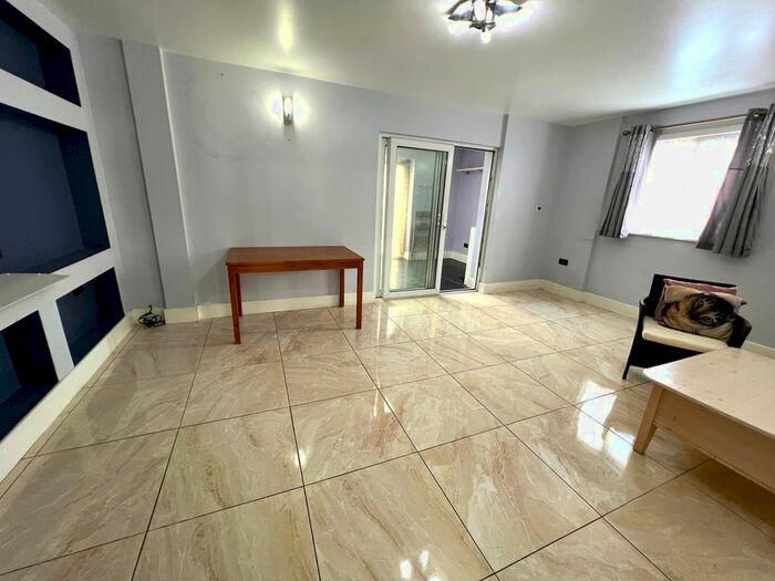 5 Bedroom Semi-Detached House To Rent In Tansy Close, Becton, E6